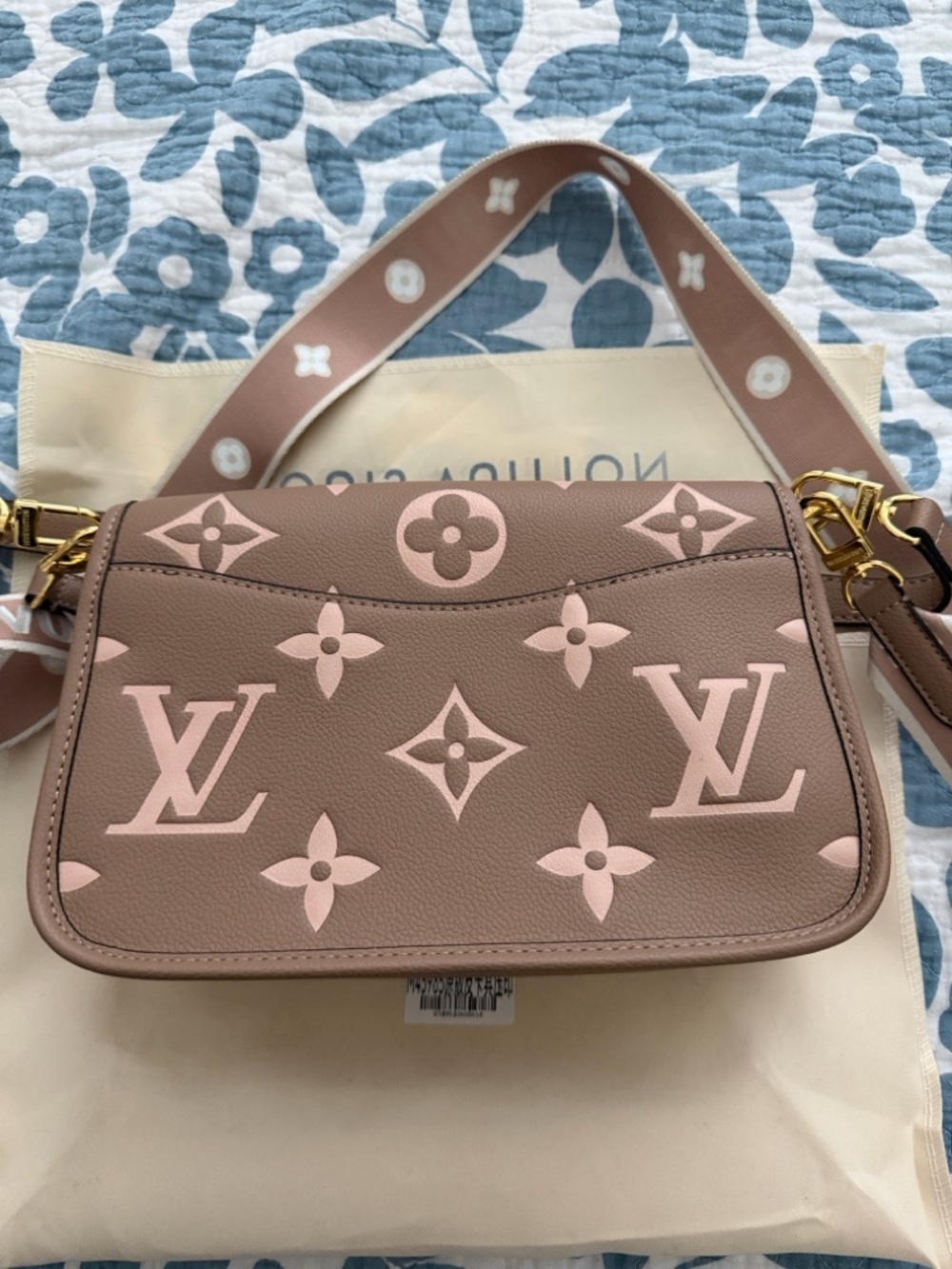 Look alike never used Crossbody Bag - Picture 3 of 3